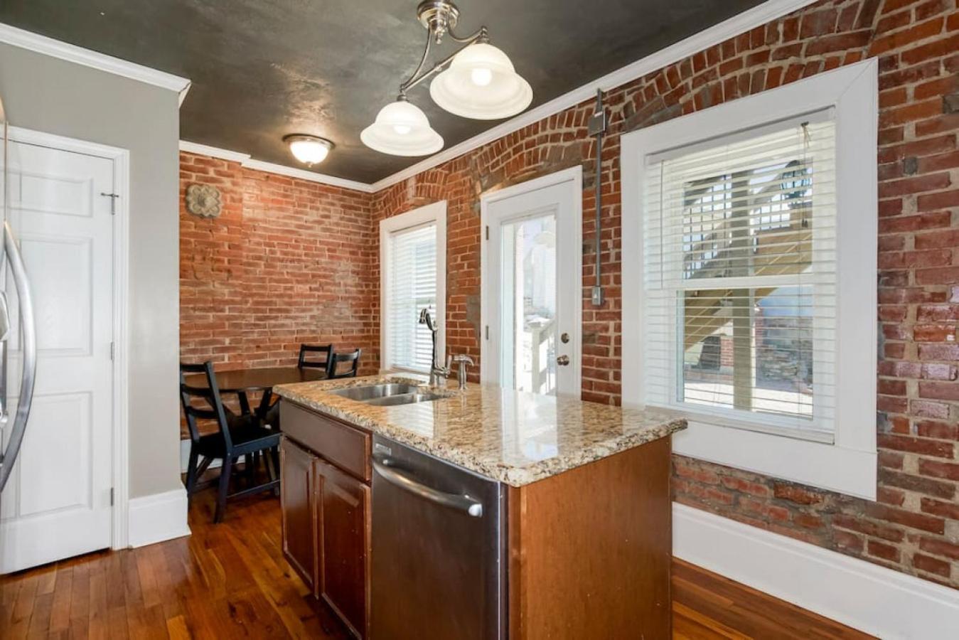 Villa Entire Loft Downtown With Free Parking Kansas City Exterior foto